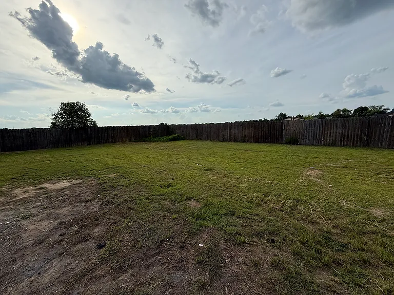 932 Windmill Rd — Photo 18