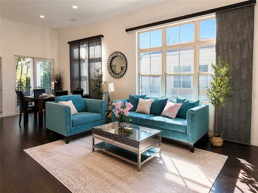 2 bed, 1290 sqft, $4,200 — Photo 1