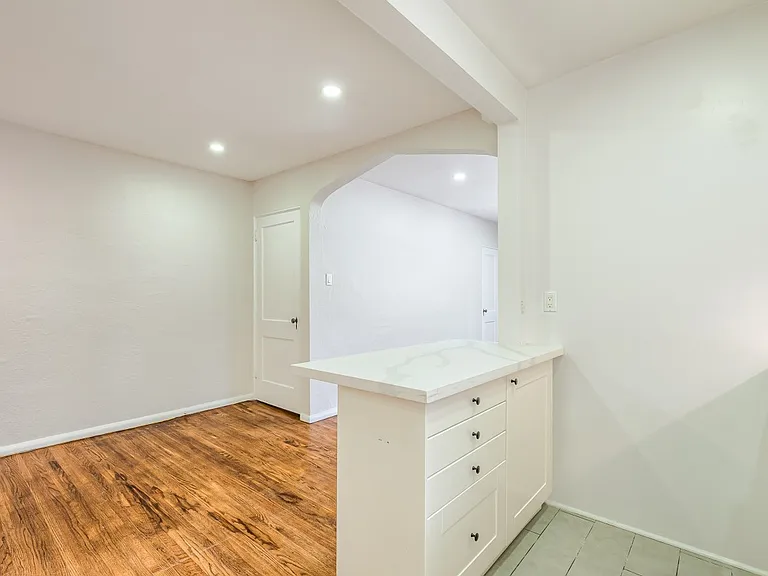 16 Acacia Rd #UPPER — Photo 8