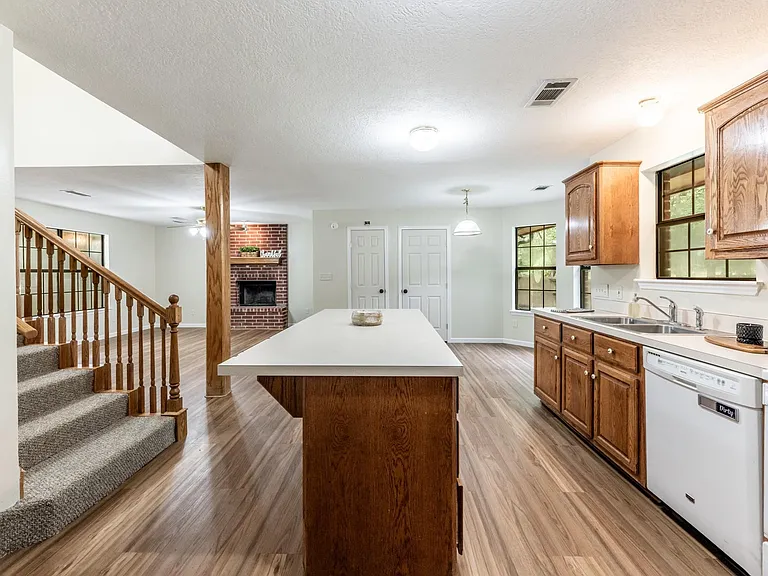 3660 Red Bud Ln — Photo 9