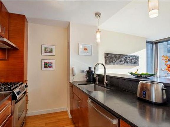 3rd image of 225-227 W 60th St