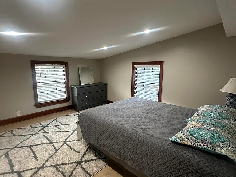 10325 Clearwater Rd — Photo 16