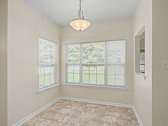 5th image of 354 Canaan Cir