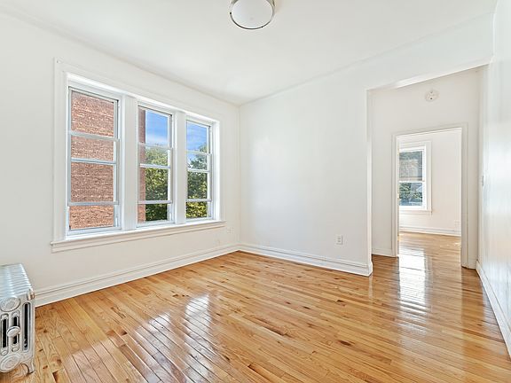 2nd image of 862 E 17th St #9
