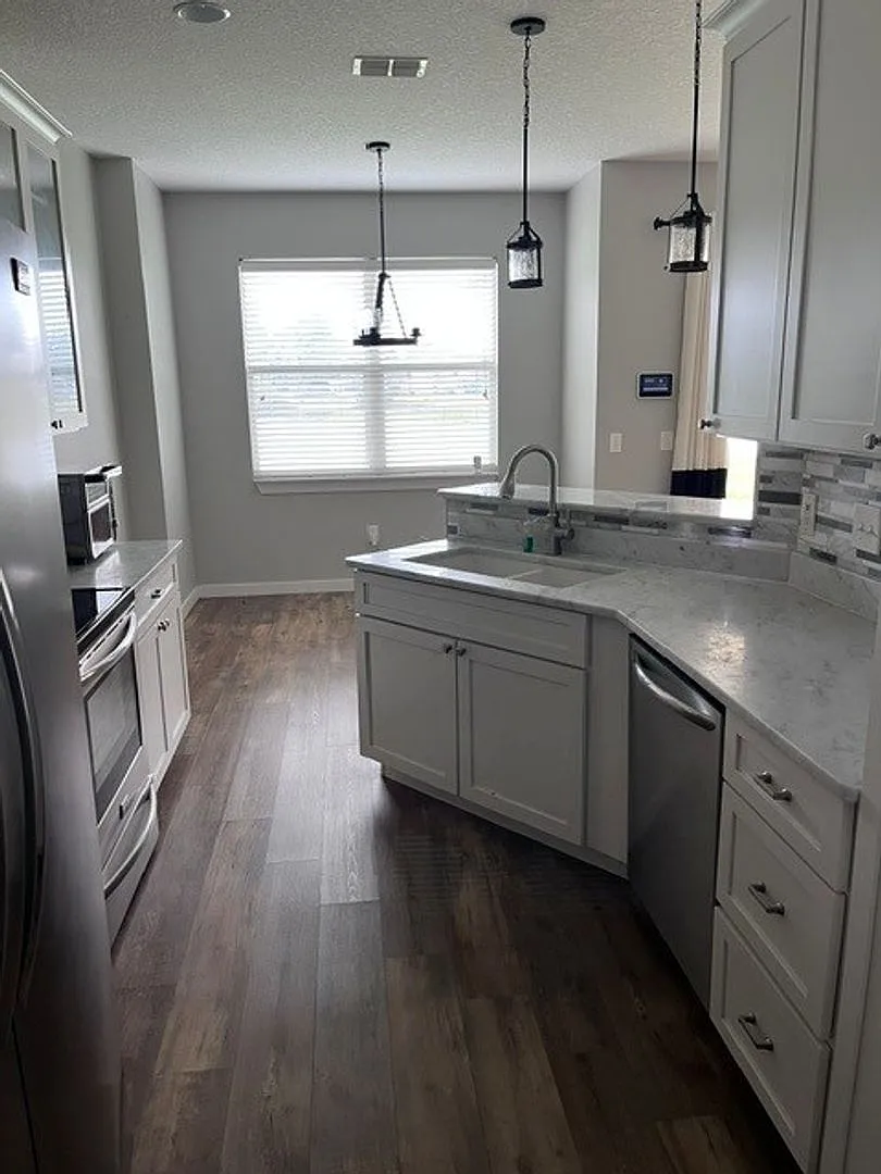 Application Pending Do Not Apply! Beautiful 3 Bedroom/2 Bathroom Home In The Ucf Area — Photo 4