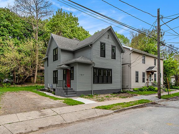 3rd image of 107 Luton Ave SE