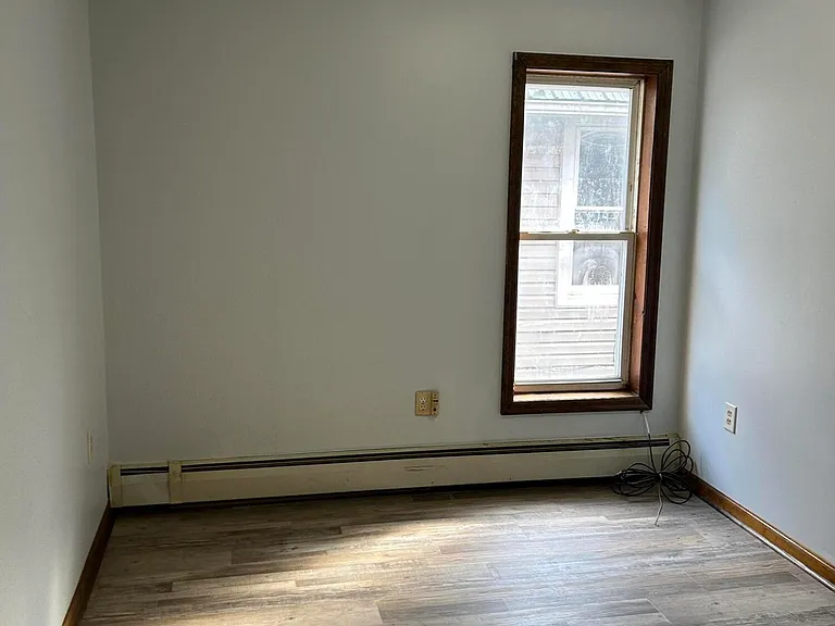442 Race 2nd Floor Apt St — Photo 8