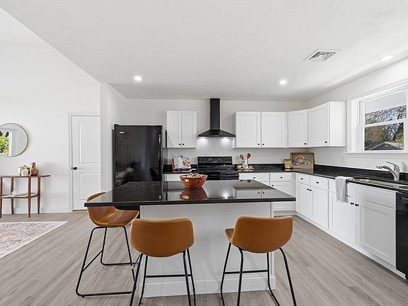 5th image of 109 Navy Yard Rd