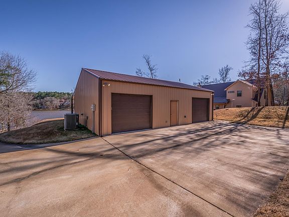 4th image of 1301 S Lake Dr