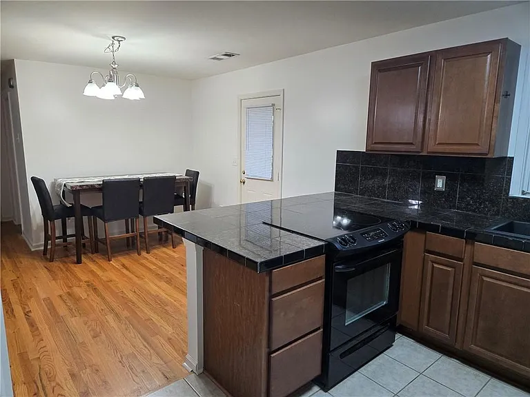 1400 Hidden Circle Dr — Photo 8