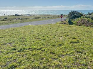 454 Lower Pacific Dr, Whitethorn, CA 95589