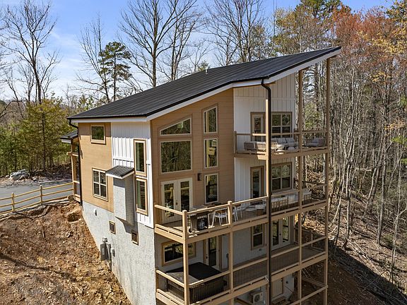 5th image of 1928 Pine Ct