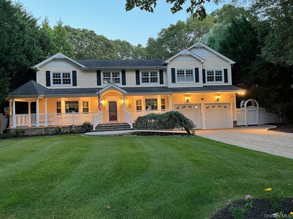 48 River Heights Drive, Smithtown, NY 11787