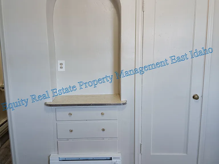1698 N Garfield Ave — Photo 9