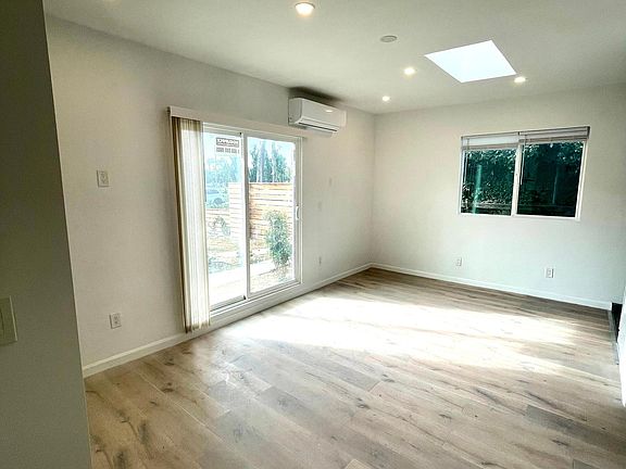 5th image of 5700 Vanalden Ave #B