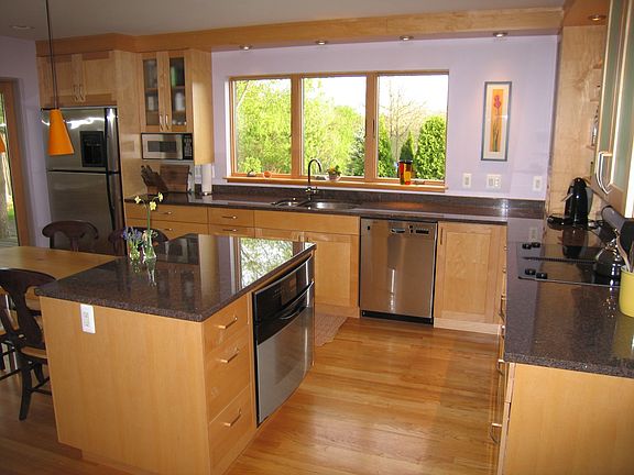 Kitchen (Maple and Granite)