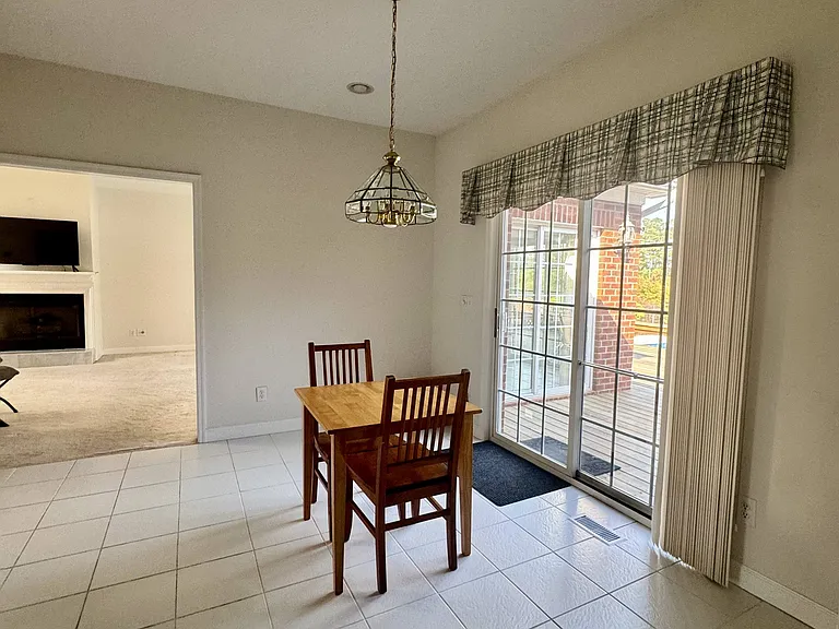 513 Alexis Dr — Photo 11