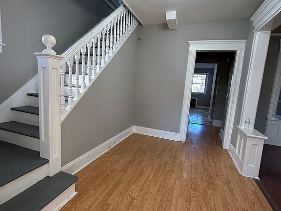 2nd image of 33 W Clay Ave