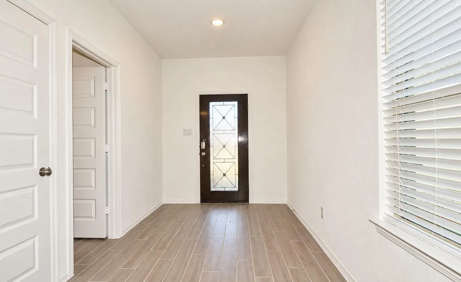 4 bed, 2.0 bath, 1602 sqft, $1,900 — Photo 2