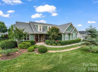 17 Black Iron Ln, Hendersonville, NC 28792