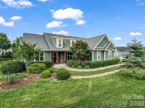 17 Black Iron Ln, Hendersonville, NC 28792