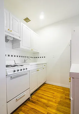 Rented by Keller Williams NYC | media 17