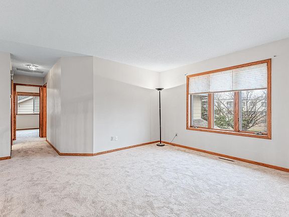 4th image of 13533 Morgan Ave S