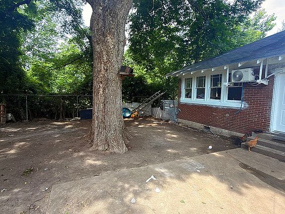 3rd image of 1612 W 15th Ave
