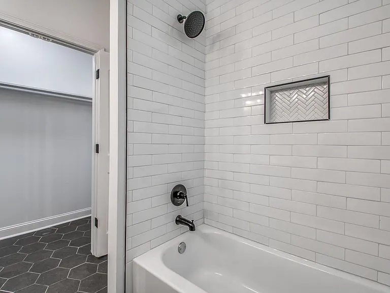 1825 Young Ave — Photo 32