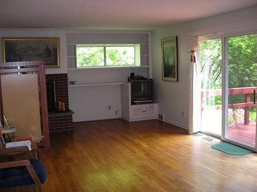 4th image of 674 E Wayland Ave