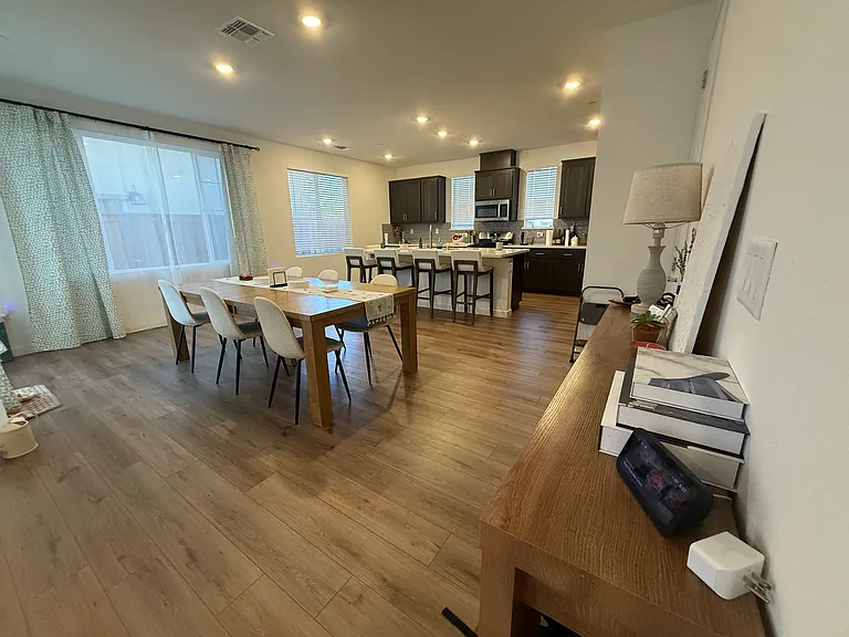 2533 Cyan Dr — Photo 2