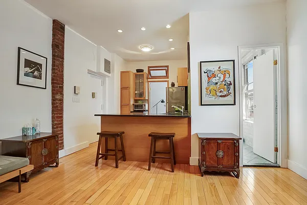 Rented by Bond New York | media 3