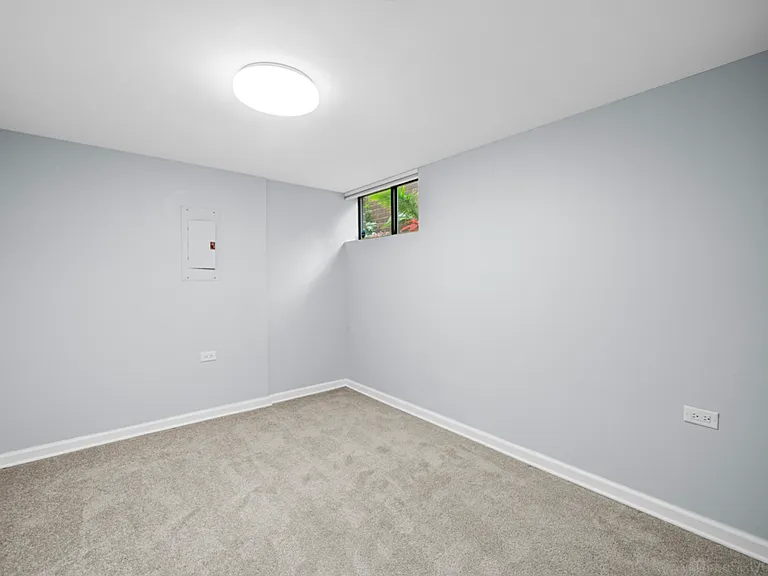 2644 N Wayne Ave #E — Photo 9