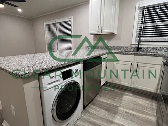 4th image of 300 Brook Glenn Rd APT 8