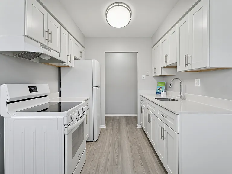 Rosedale Court Apartments — Photo 3