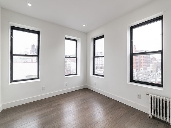 4th image of 77 Varet St APT 13