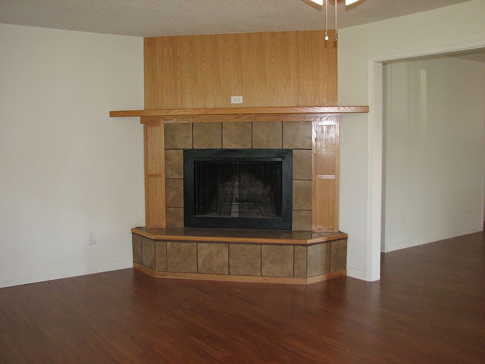 2nd image of 803 E Division St