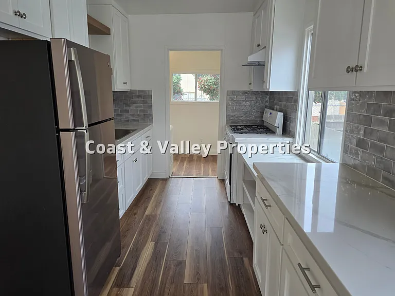 1252 Olympia Ave — Photo 13
