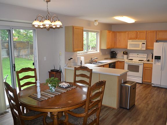 Kitchen and Dining area (Main Floor)