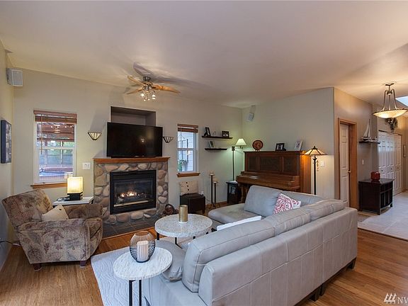 3rd image of 223 Highland Dr