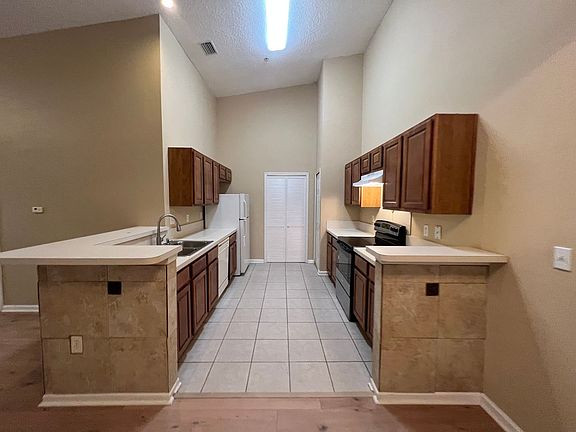 4th image of 6111 Maggies Cir Unit 111
