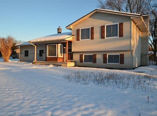7244 Chapel View Dr, Clarkston, MI 48346