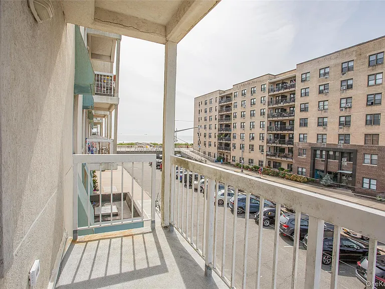 10 Franklin Blvd #411 — Photo 15
