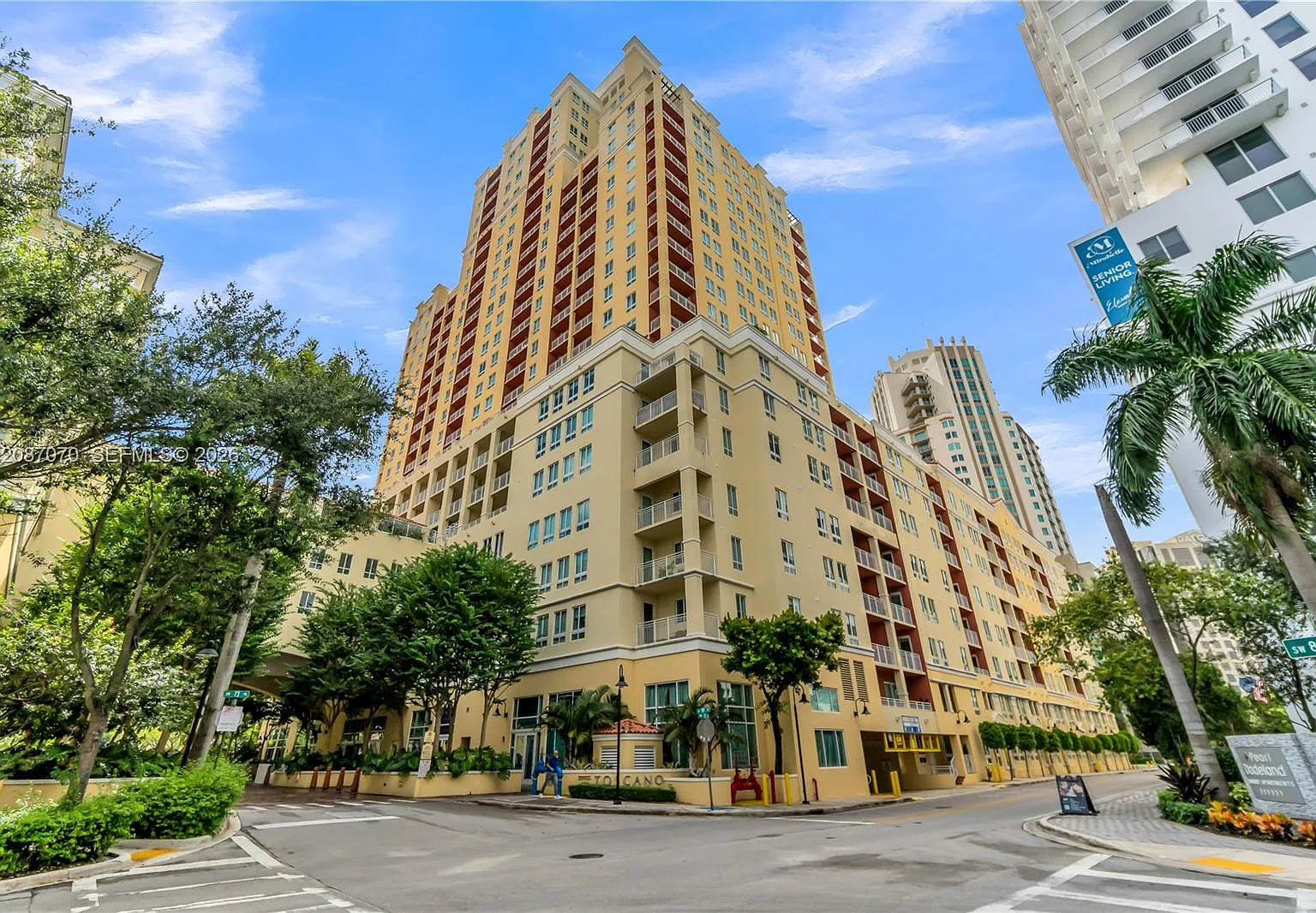 Toscano Condo — Photo 2