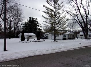 1924 Hickory Rd, Kimball, MI 48074