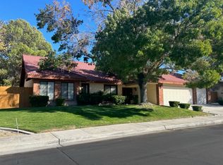 1032 Meadowview Ln, Ridgecrest, CA 93555
