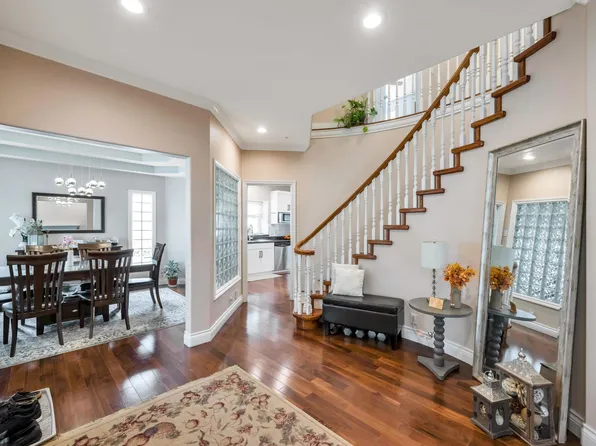 6271 Arlington St, Vancouver, BC V5S 3N4