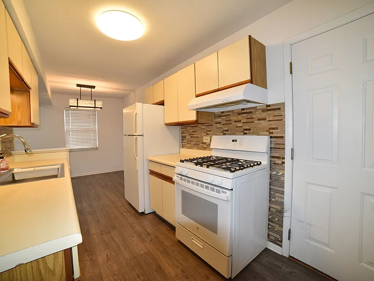 437 N Cambridge Dr — Photo 9