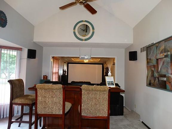 3rd image of 809 Tam O Shanter Dr