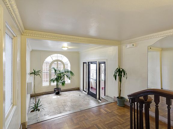 3rd image of 2510 Van Ness Ave APT 7